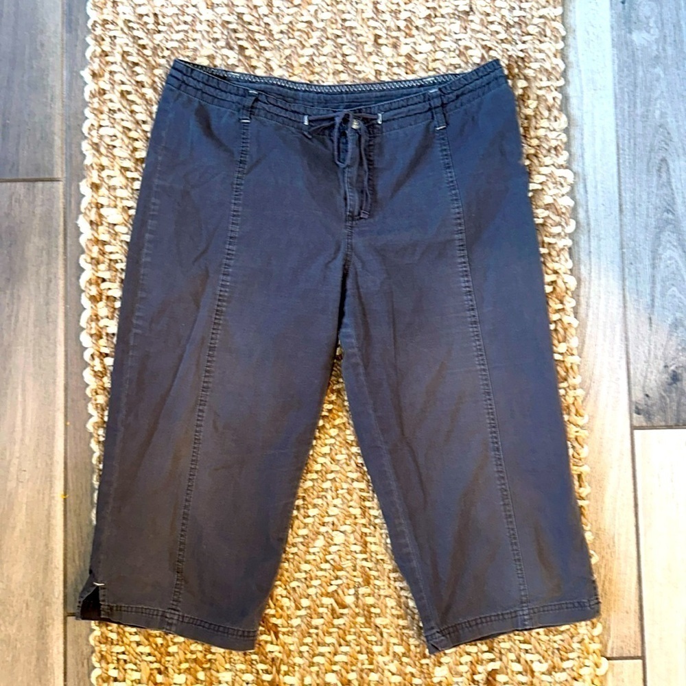 Columbia capris size large